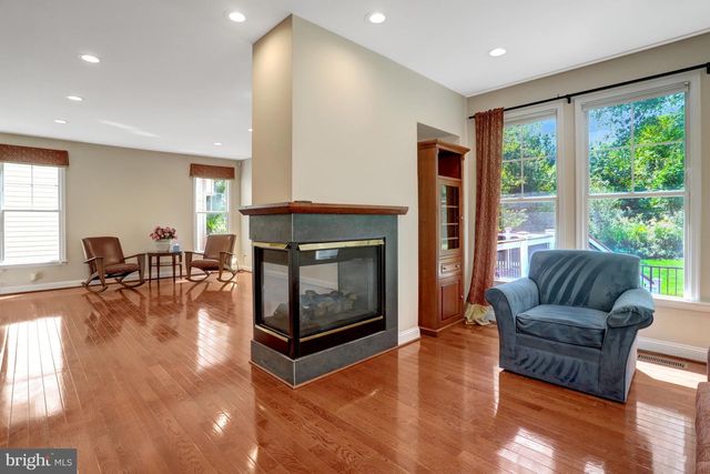 5688 TOWER HILL CIR, Alexandria, VA 22315