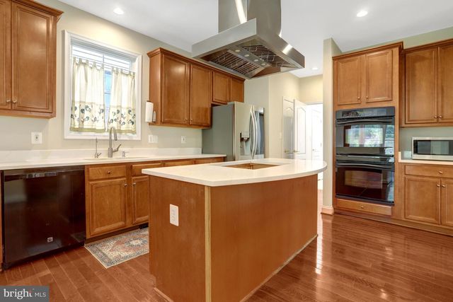 5688 TOWER HILL CIR, Alexandria, VA 22315