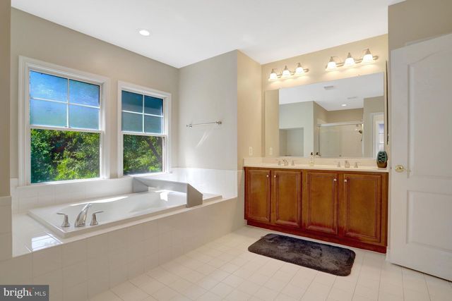 5688 TOWER HILL CIR, Alexandria, VA 22315