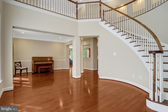 5688 TOWER HILL CIR, Alexandria, VA 22315