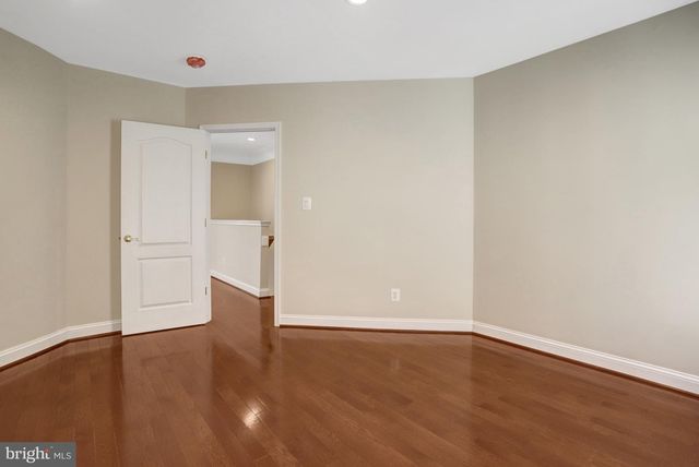 5688 TOWER HILL CIR, Alexandria, VA 22315