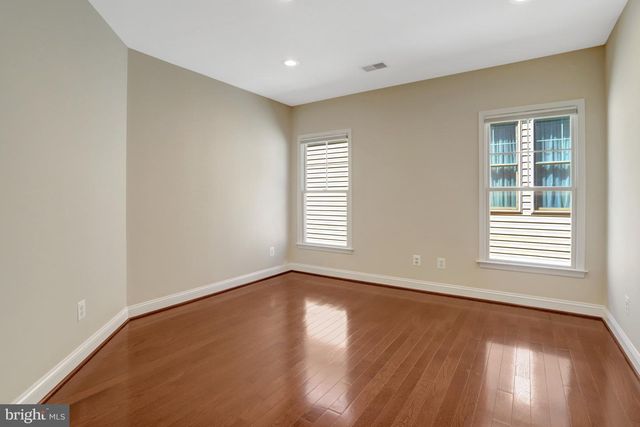 5688 TOWER HILL CIR, Alexandria, VA 22315