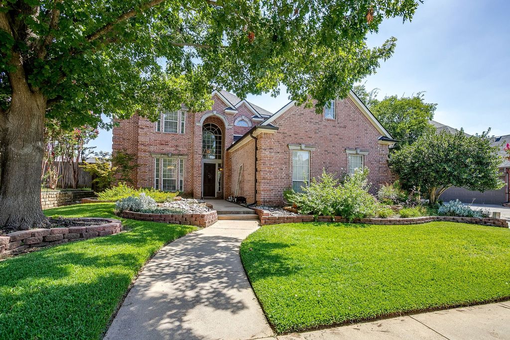 1204 Carousel Drive, Bedford, TX 76021