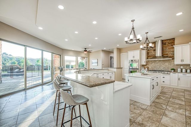 14209 Academy Oaks Ln, Clovis, CA 93619