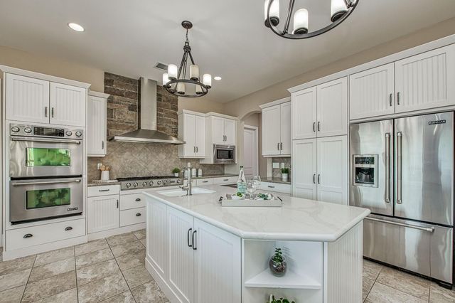 14209 Academy Oaks Ln, Clovis, CA 93619