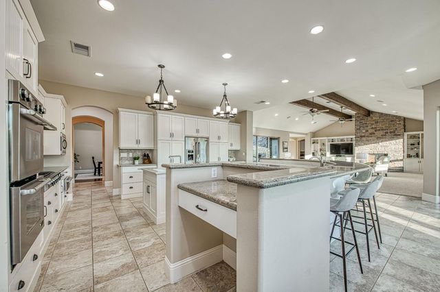 14209 Academy Oaks Ln, Clovis, CA 93619