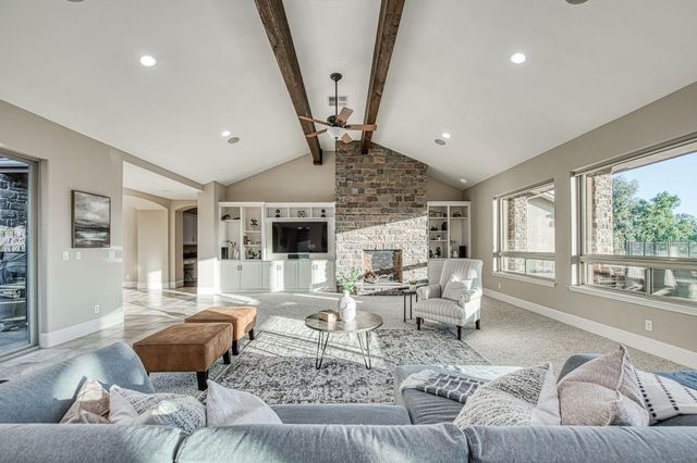 14209 Academy Oaks Ln, Clovis, CA 93619