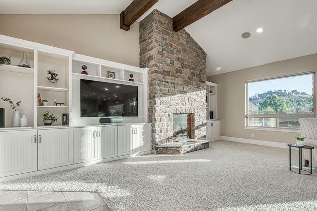 14209 Academy Oaks Ln, Clovis, CA 93619