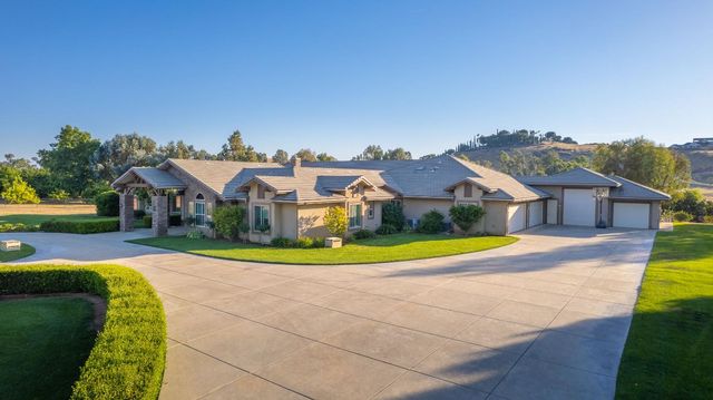 14209 Academy Oaks Ln, Clovis, CA 93619