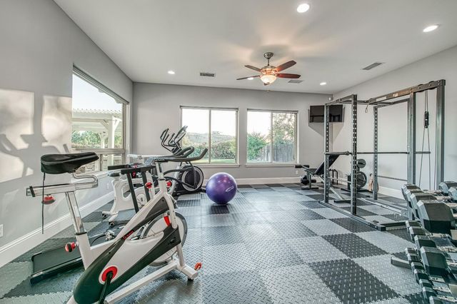 14209 Academy Oaks Ln, Clovis, CA 93619