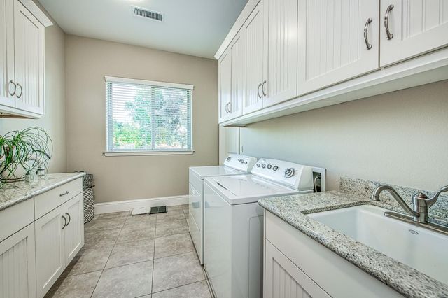 14209 Academy Oaks Ln, Clovis, CA 93619