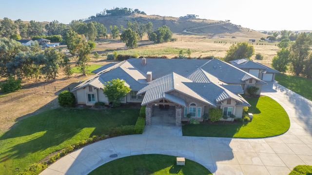 14209 Academy Oaks Ln, Clovis, CA 93619