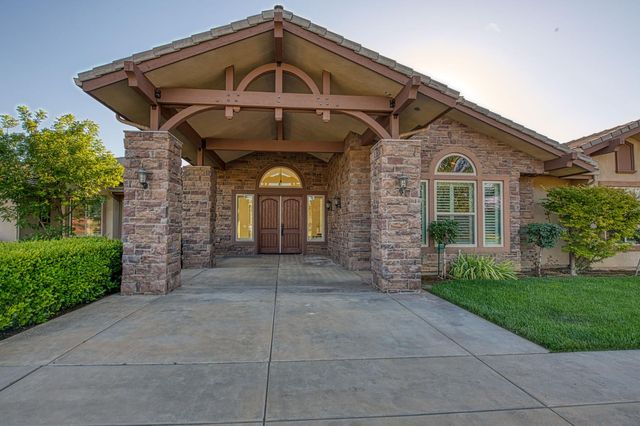 14209 Academy Oaks Ln, Clovis, CA 93619