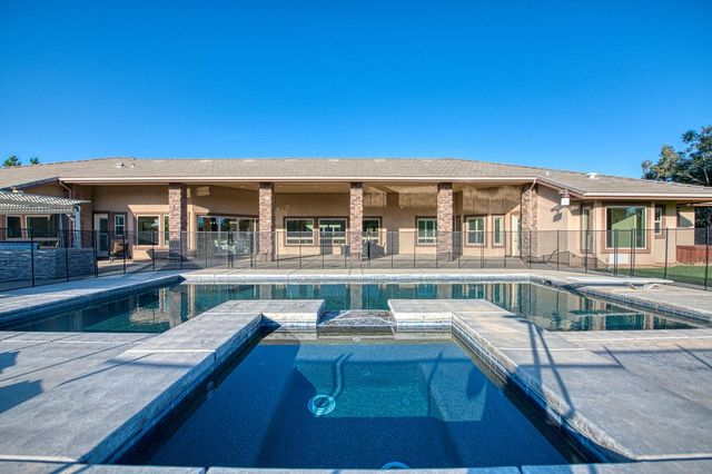 14209 Academy Oaks Ln, Clovis, CA 93619