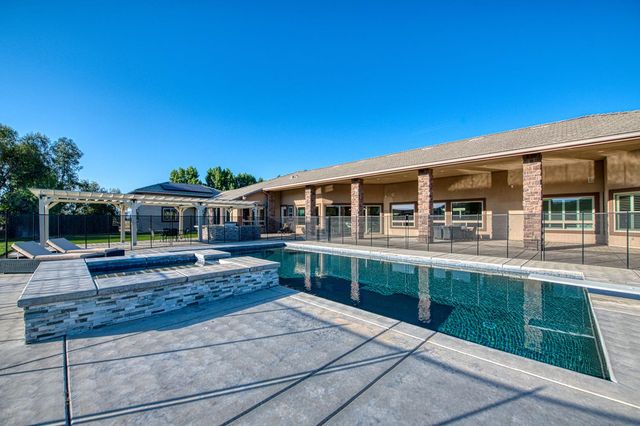 14209 Academy Oaks Ln, Clovis, CA 93619