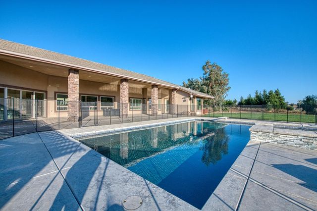 14209 Academy Oaks Ln, Clovis, CA 93619