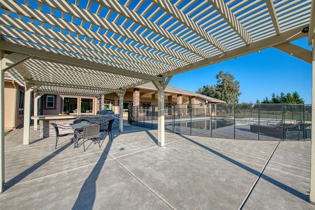 14209 Academy Oaks Ln, Clovis, CA 93619