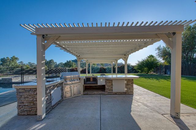 14209 Academy Oaks Ln, Clovis, CA 93619