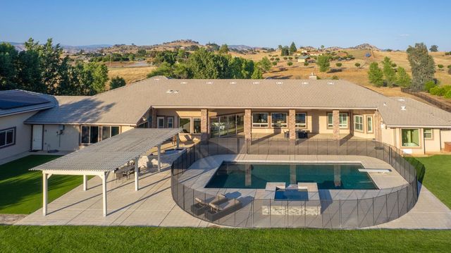 14209 Academy Oaks Ln, Clovis, CA 93619