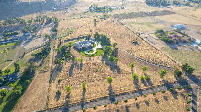 14209 Academy Oaks Ln, Clovis, CA 93619