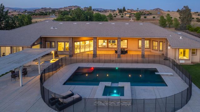 14209 Academy Oaks Ln, Clovis, CA 93619