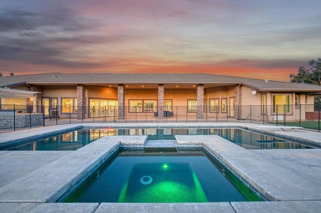 14209 Academy Oaks Ln, Clovis, CA 93619