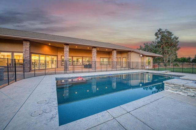 14209 Academy Oaks Ln, Clovis, CA 93619
