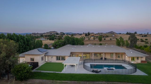 14209 Academy Oaks Ln, Clovis, CA 93619