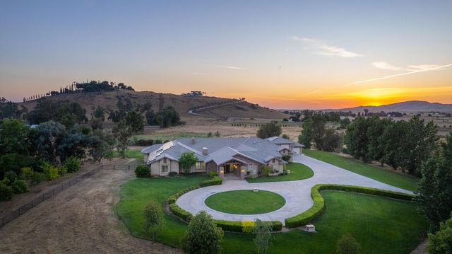 14209 Academy Oaks Ln, Clovis, CA 93619
