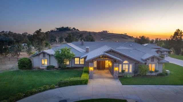 14209 Academy Oaks Ln, Clovis, CA 93619