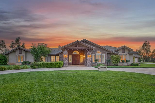 14209 Academy Oaks Ln, Clovis, CA 93619