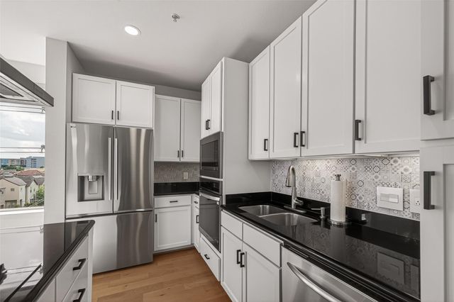 505 Jackson Hill Street 404, Houston, TX 77007