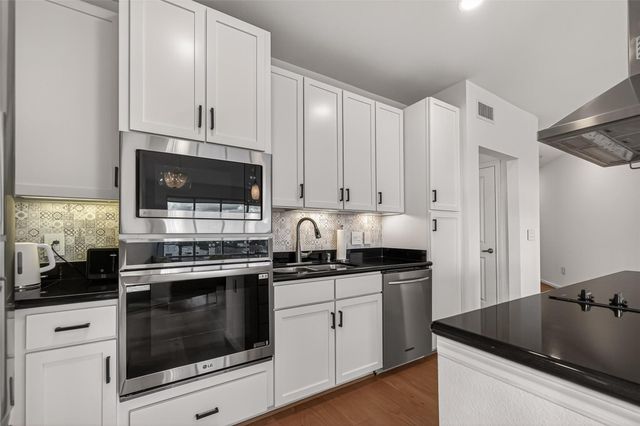 505 Jackson Hill Street 404, Houston, TX 77007