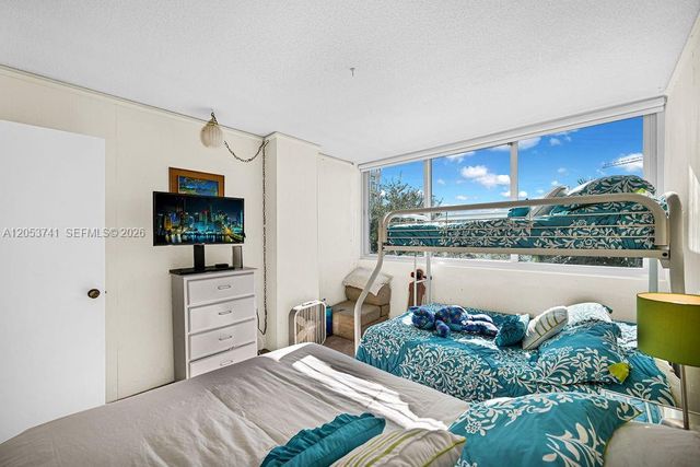 7135 Collins Ave 435, Miami Beach, FL 33141
