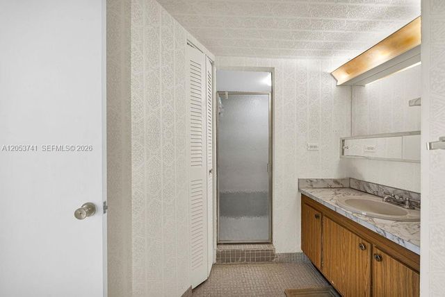 7135 Collins Ave 435, Miami Beach, FL 33141