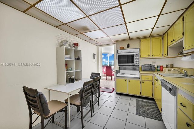 7135 Collins Ave 435, Miami Beach, FL 33141