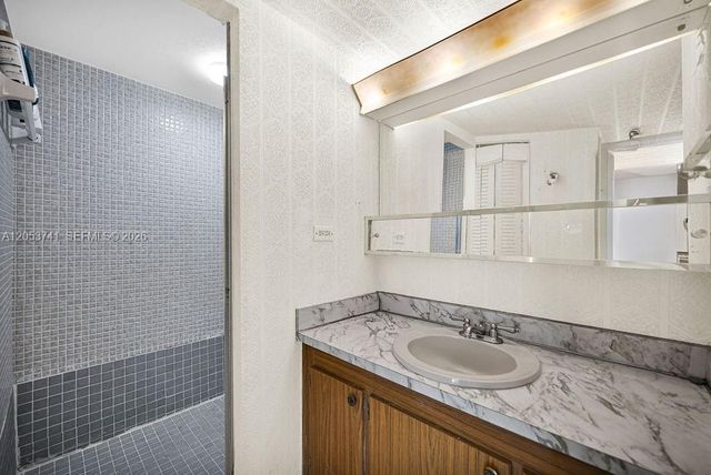 7135 Collins Ave 435, Miami Beach, FL 33141