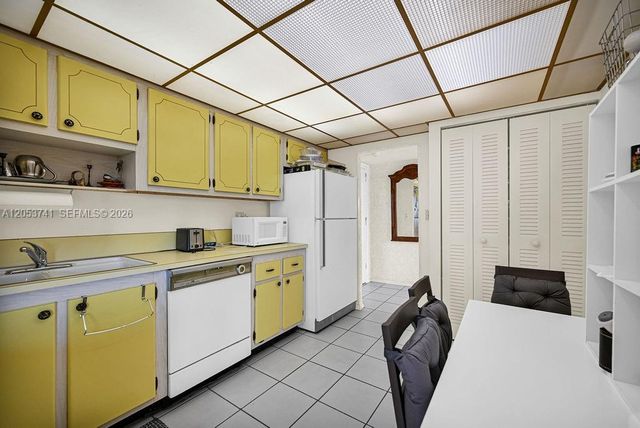 7135 Collins Ave 435, Miami Beach, FL 33141