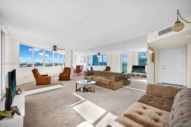 7135 Collins Ave 435, Miami Beach, FL 33141