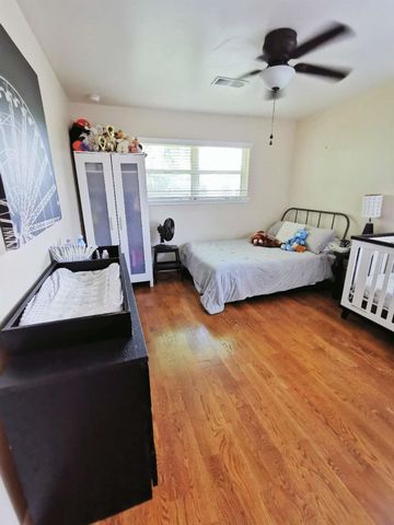 5118 Lymbar Drive, Houston, TX 77096