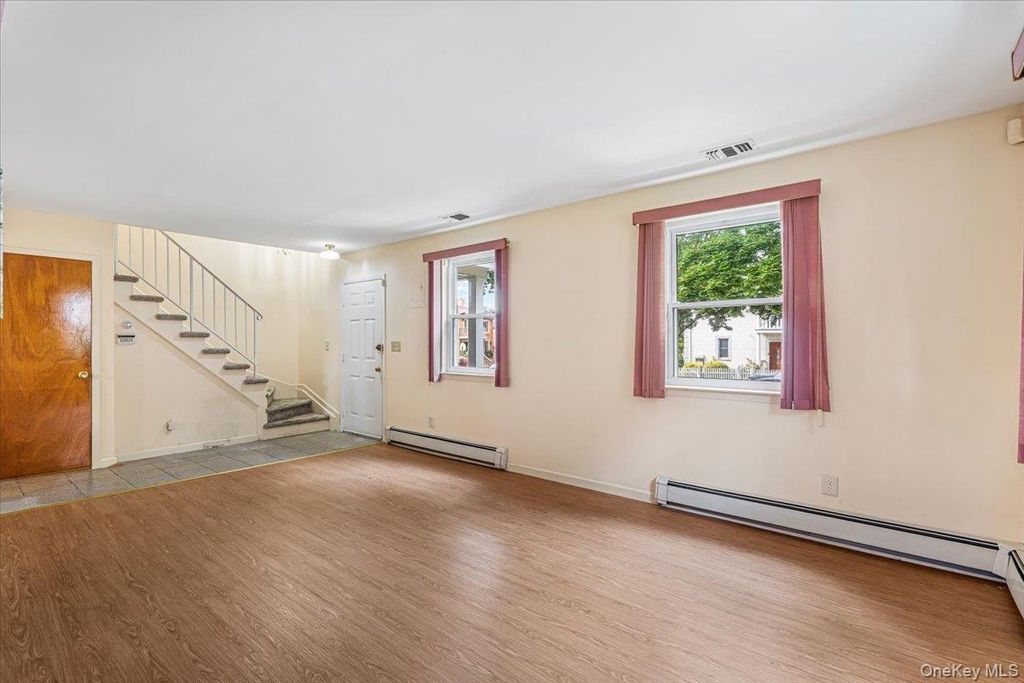 229-06 67th Avenue 39, Oakland Gardens, NY 11364 — photo 4