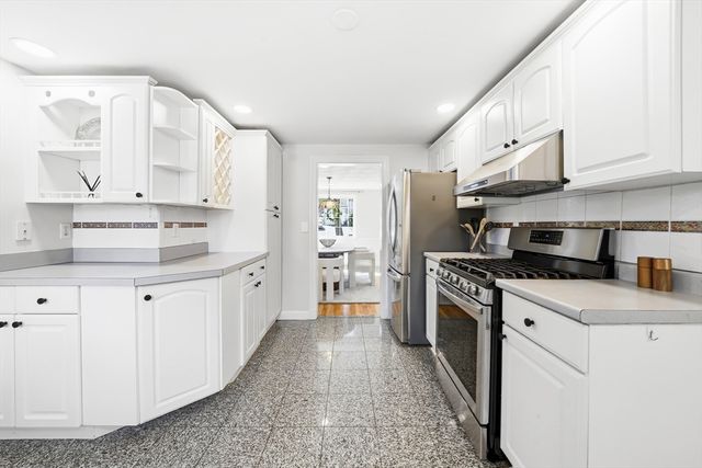17 Woodhaven Rd, Newton, MA 02468