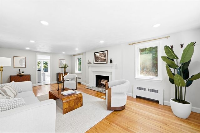 17 Woodhaven Rd, Newton, MA 02468