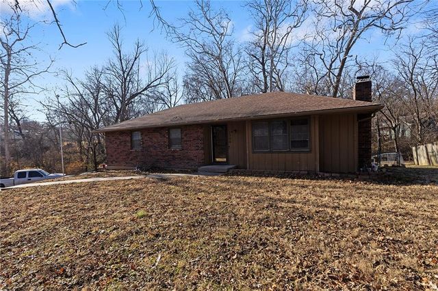 2706 Maple Avenue, Leavenworth, KS 66048