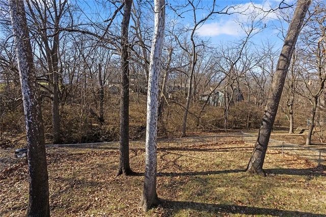 2706 Maple Avenue, Leavenworth, KS 66048