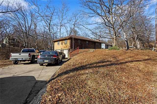 2706 Maple Avenue, Leavenworth, KS 66048