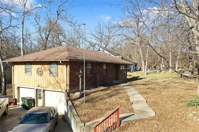 2706 Maple Avenue, Leavenworth, KS 66048