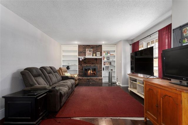 2706 Maple Avenue, Leavenworth, KS 66048