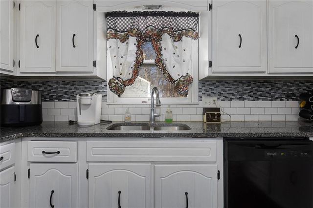 2706 Maple Avenue, Leavenworth, KS 66048