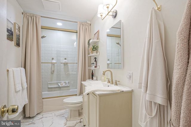 208 FAGAN CIR, Williamstown, NJ 08094